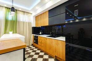 Private kitchen - Cozy Sololaki apartment (Dzveli Tbilisi)