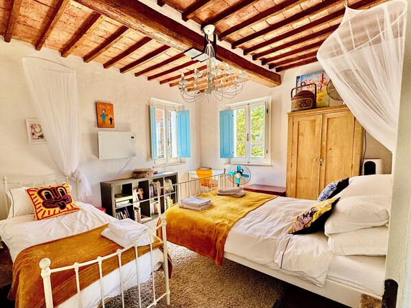 4 bedrooms, desk, iron/ironing board, free WiFi