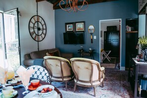 Living area - Timeless Elegance for Discerning Traveler (Bloemfontein)