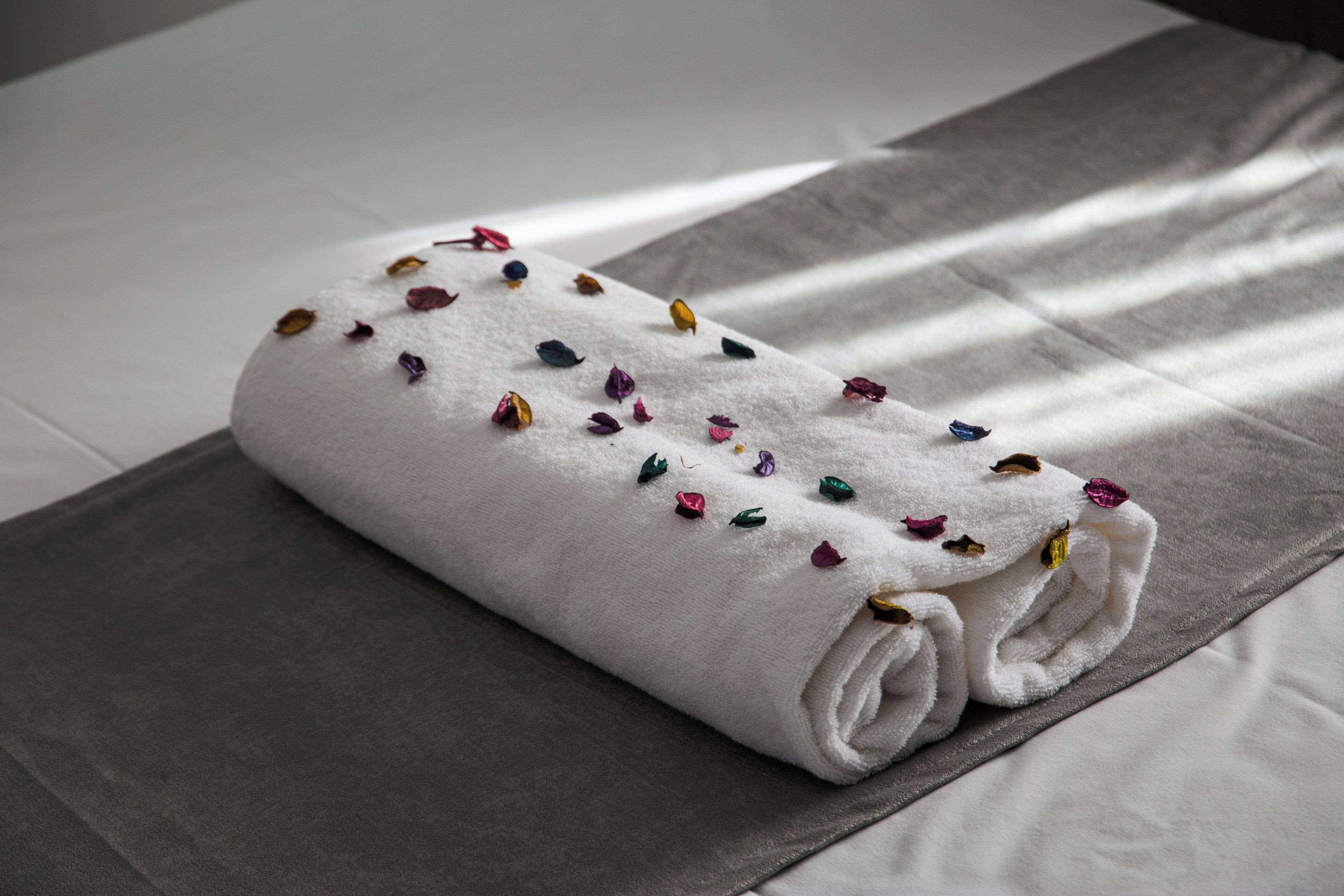 Ropa de cama de alta calidad y minibar con artículos gratuitos 