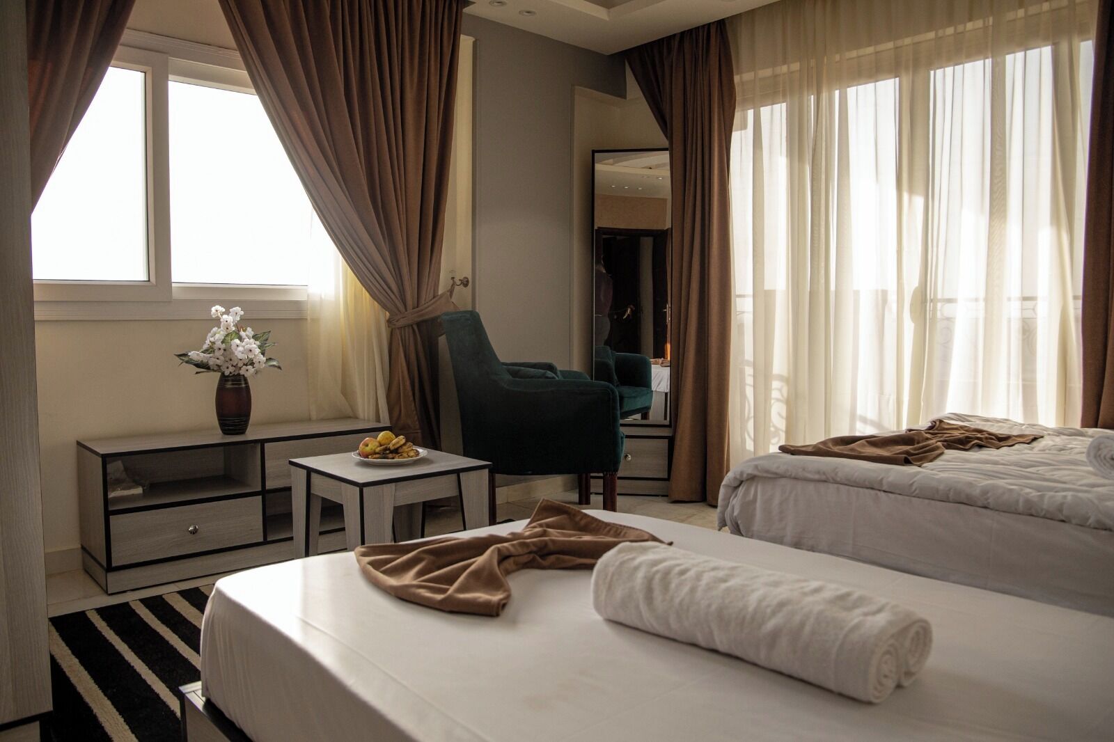 Ropa de cama de alta calidad y minibar con artículos gratuitos 