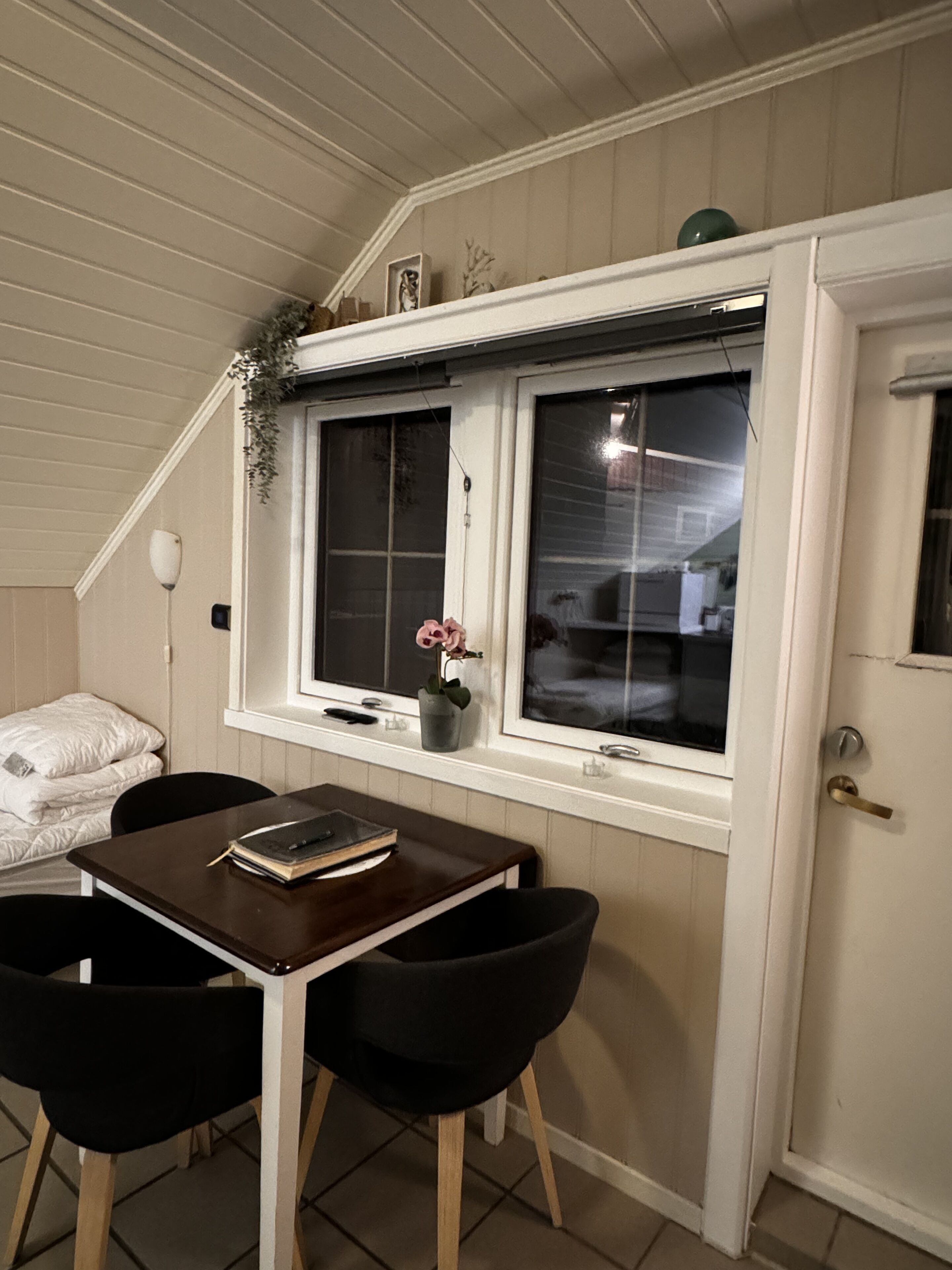 コンフォート キャビン | リビング エリア