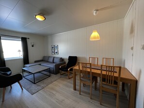 Dining room - Midnattsol rom og hytter (Andoy)