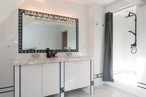 Canal Suite 17th Century + Roof Terrace | Bathroom sink - 17th Century Canal Apartment with Roof Terrace (Amsterdam)