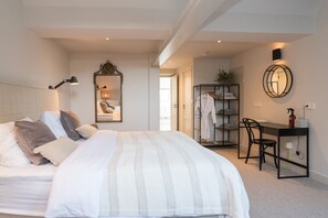 Minibar, desk, laptop workspace, soundproofing - 17th Century Canal Apartment with Roof Terrace (Amsterdam)