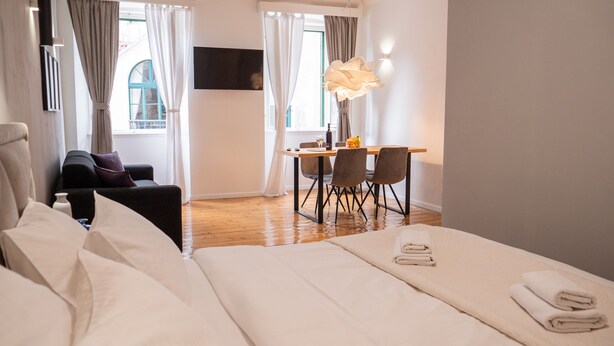 Superior Studio - Tower Square Apartments (Split)