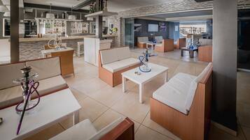 Serves breakfast and brunch