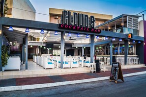 朝食、ブランチに営業