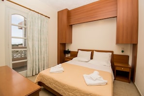1 bedroom, desk, laptop workspace, free cots/infant beds - Divina Apartments by Estia (Hersonissos)