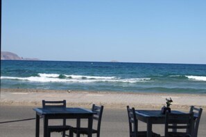 Pantai di sekitar