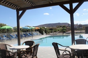 Poolside bar - Divina Apartments by Estia (Hersonissos)
