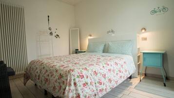 1 camera, una scrivania, accesso a Internet