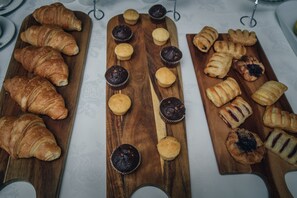 Free daily cooked-to-order breakfast 
