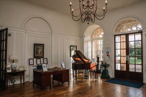 Pintu masuk interior