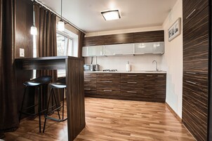 Studio Apartment | Private kitchen | Full-size fridge, microwave, stovetop, coffee/tea maker