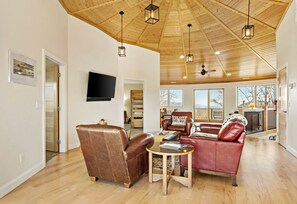 تلفزيون ذكي، مدفأة، تنس طاولة