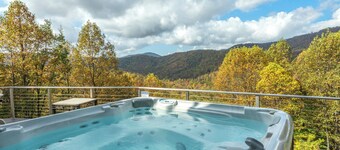 Skytop Chalet | Pet Friendly, Hot Tub & Stunning Mountain Views!