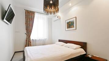 Apartment, 2 Bedrooms | Hypo-allergenic bedding, blackout drapes, iron/ironing board