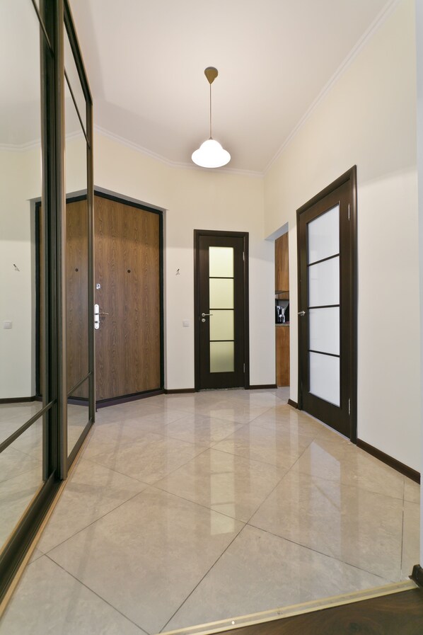 Hallway - MinskLux Apartment 2 bedroom Nezavisimosti 12 (Minsk)