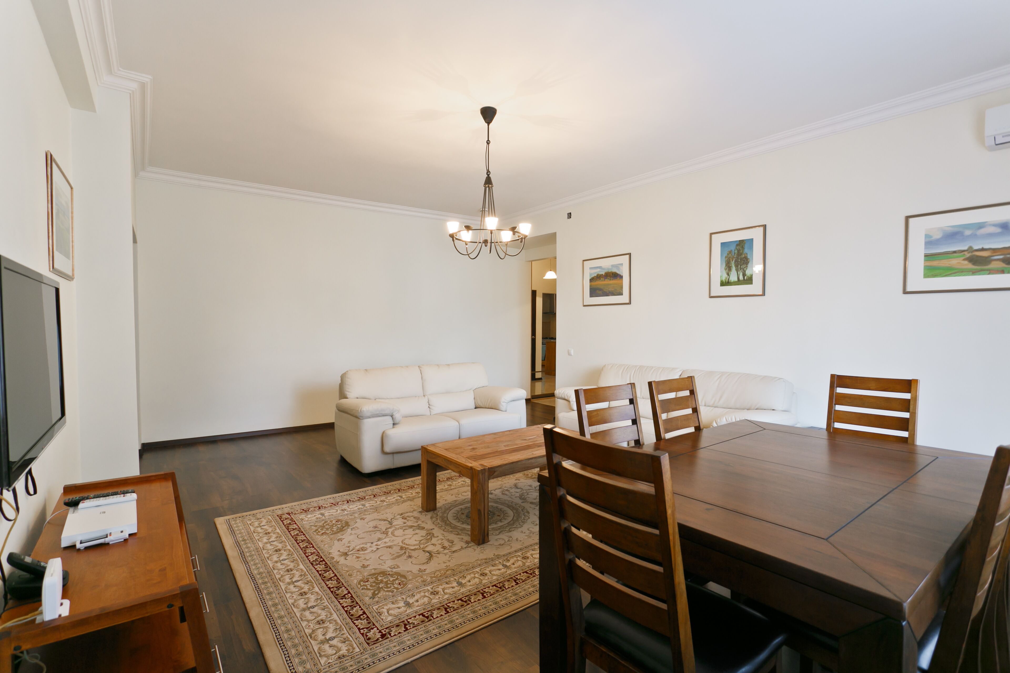 Appartement, 2 slaapkamers | Woonkamer | Een ledtelevisie