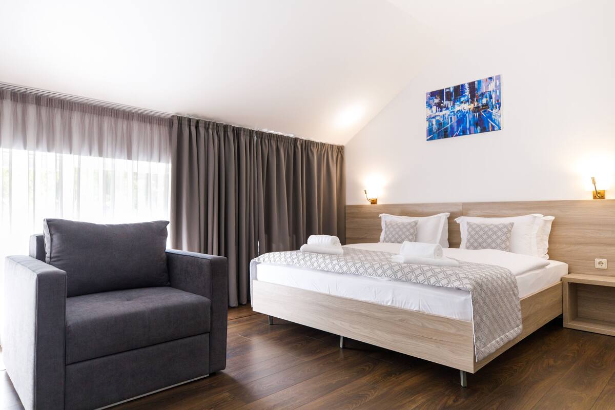 Habitación superior | Zona de estar | Una televisión de pantalla plana
