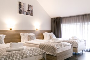 Comfort Triple Room | Minibar, desk, soundproofing, iron/ironing board (on request) - Hotel Antonio (Uzhhorod)