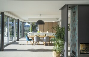 Dining - Luxurious architect villa with panoramic sea and Cap Canaille view ***** (Cassis)