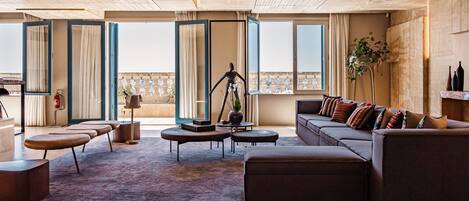 55-cm Smart TV with cable channels