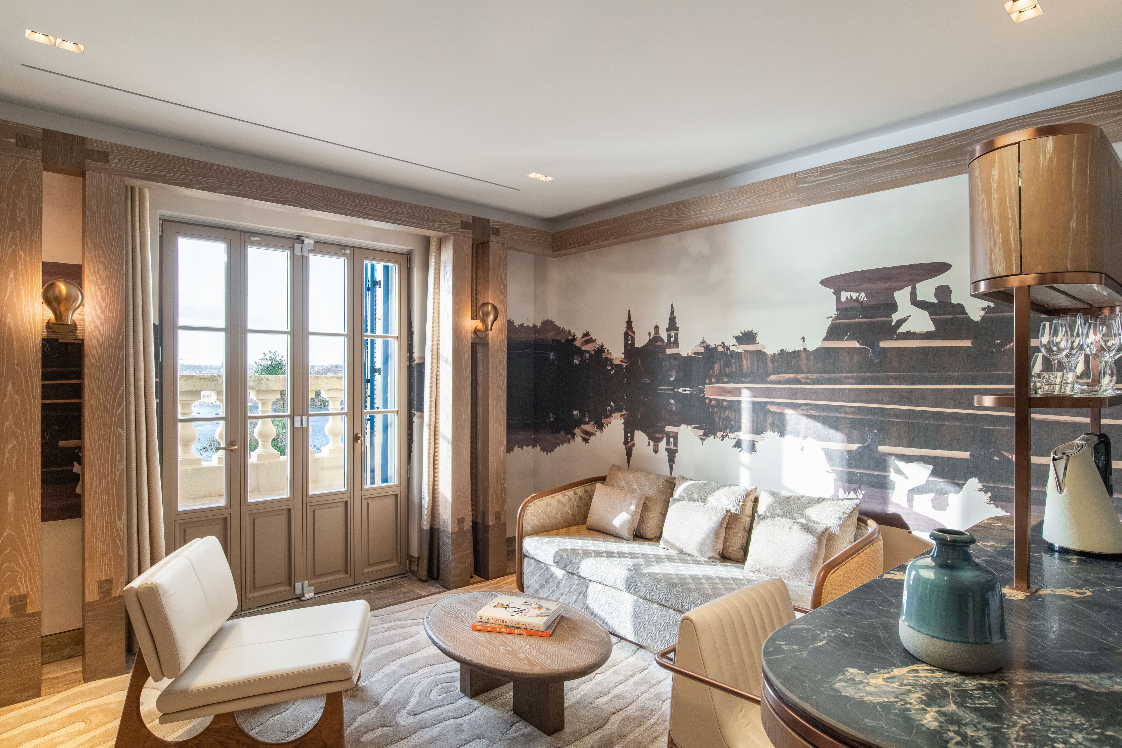 55-cm Smart TV with cable channels