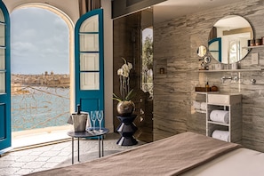 Balcony - Iniala Harbour House (Valletta)