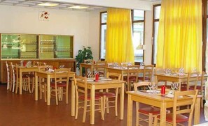 Lunch and dinner served - Résidence Etap'Auvergne (Miremont)