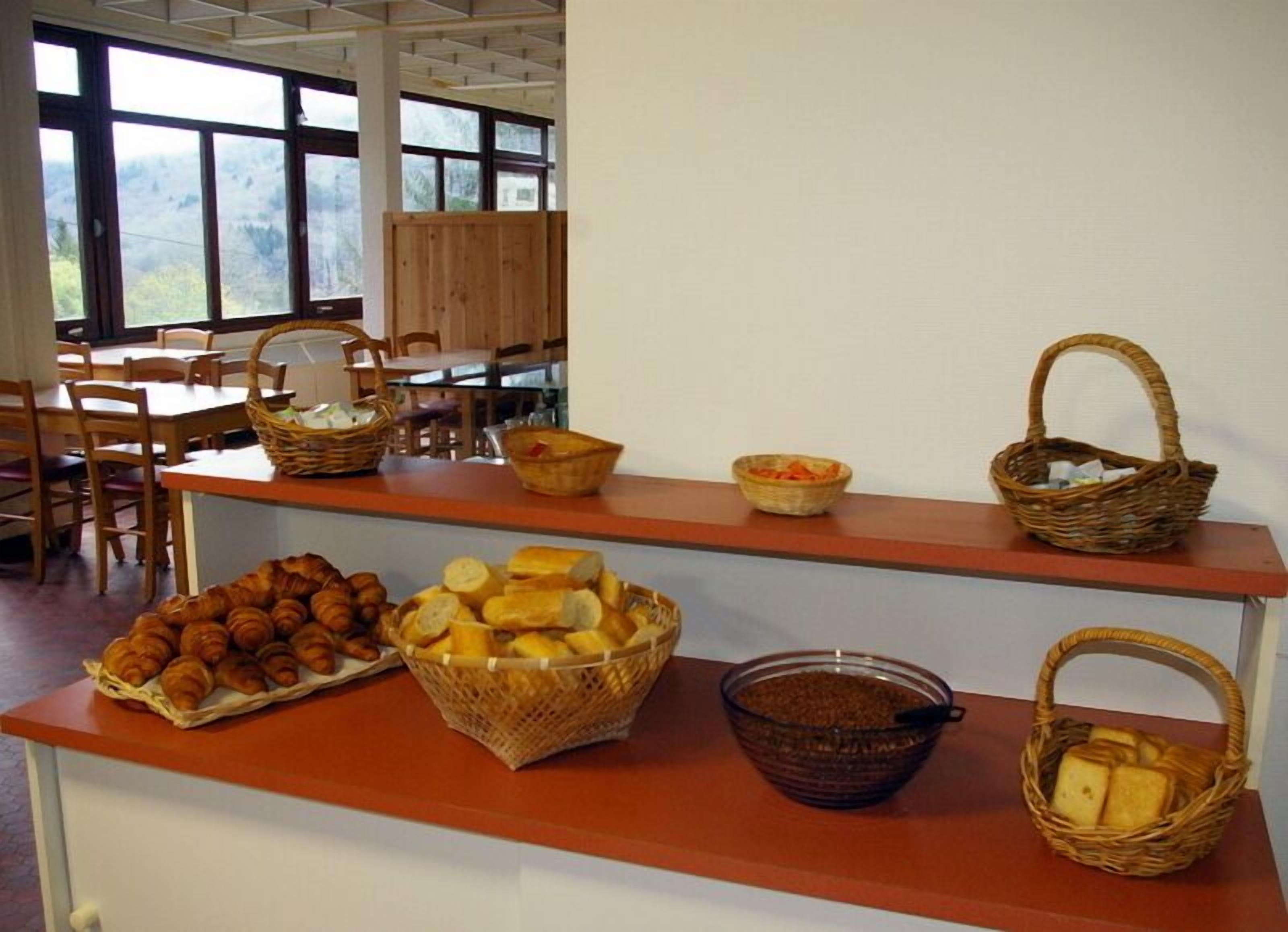 Petit déjeuner continental (6.50 EUR par personne)