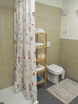 Family Studio | Bathroom