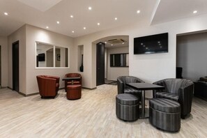 Lobby sitting area - Roc Hotel (Le Lavandou)