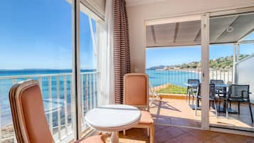 Junior Suite, Balcony, Sea View | 1 bedroom, in-room safe, individually decorated, individually furnished