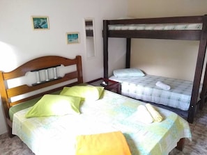 Quadruple Room | Minibar - Pousada Brilho Do Sol (Guarujá)