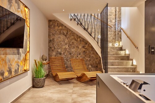 To pamper yourself: Whirlpool, sauna, relaxation area, garden, barbecue, view of the mountains