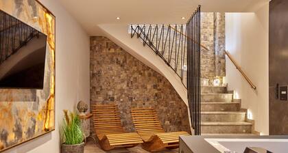 To pamper yourself: Whirlpool, sauna, relaxation area, garden, barbecue, view of the mountains