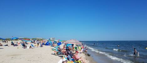 بالقرب من الشاطئ، مناشف للشاطئ