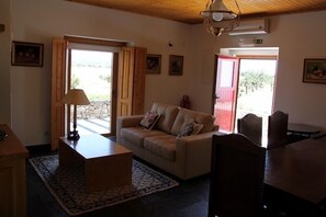 Apartment, 2 Bedrooms | Living area