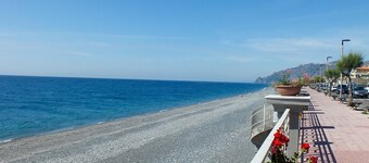 Neroli, Large apartment, sea view, near Taormina