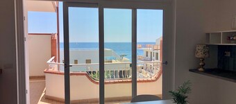 タオルミーナ近くの大型アパートメント