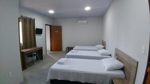 Minibar, camas plegables/adicionales, wifi gratis y ropa de cama