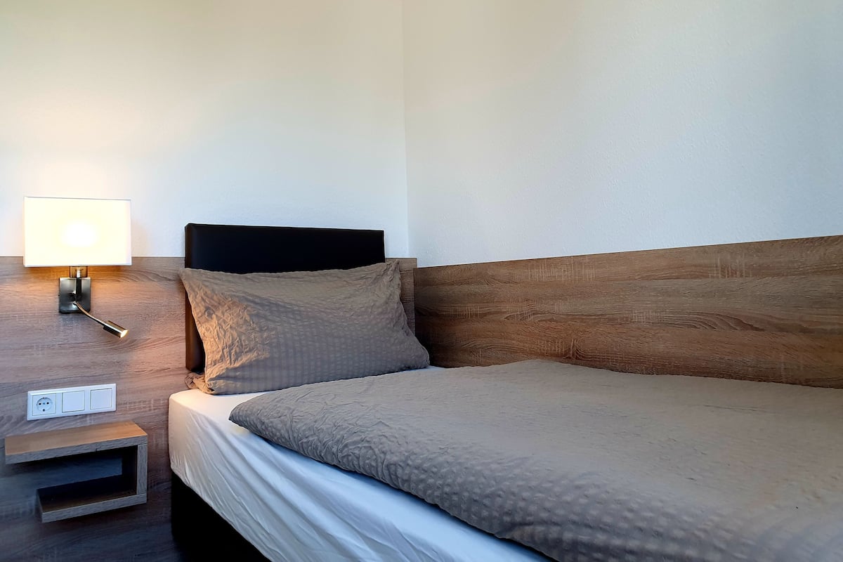 Single Room, Non Smoking | Desk, free WiFi, bed sheets