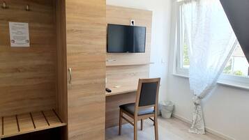 Einzelzimmer, Nichtraucher | Wohnbereich | Flachbildfernseher, Fußbodenheizung
