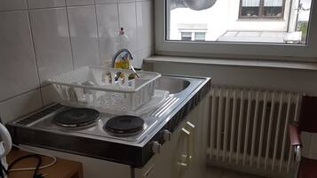 Apartment, Private Bathroom (ground floor) | Private kitchen