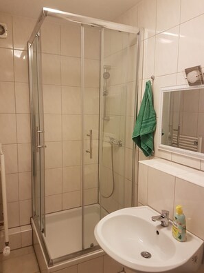 Apartment, Private Bathroom (ground floor) | Bathroom shower - Monteurzimmer AKS (Hofheim am Taunus)