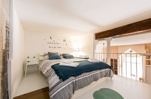 2 bedrooms, iron/ironing board, WiFi, bed sheets