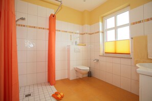 Shower, hair dryer, heated floors, towels - Pension Achteridyll (Ueckeritz)
