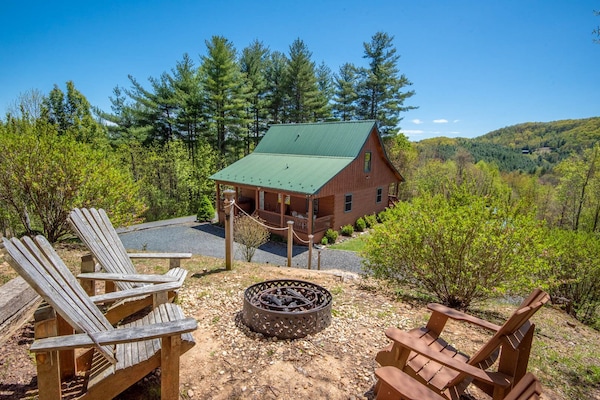 Welcome to App State of Mind! In the evenings you can sit by the firepit, cook S'Mores and enjoy a cool breeze...